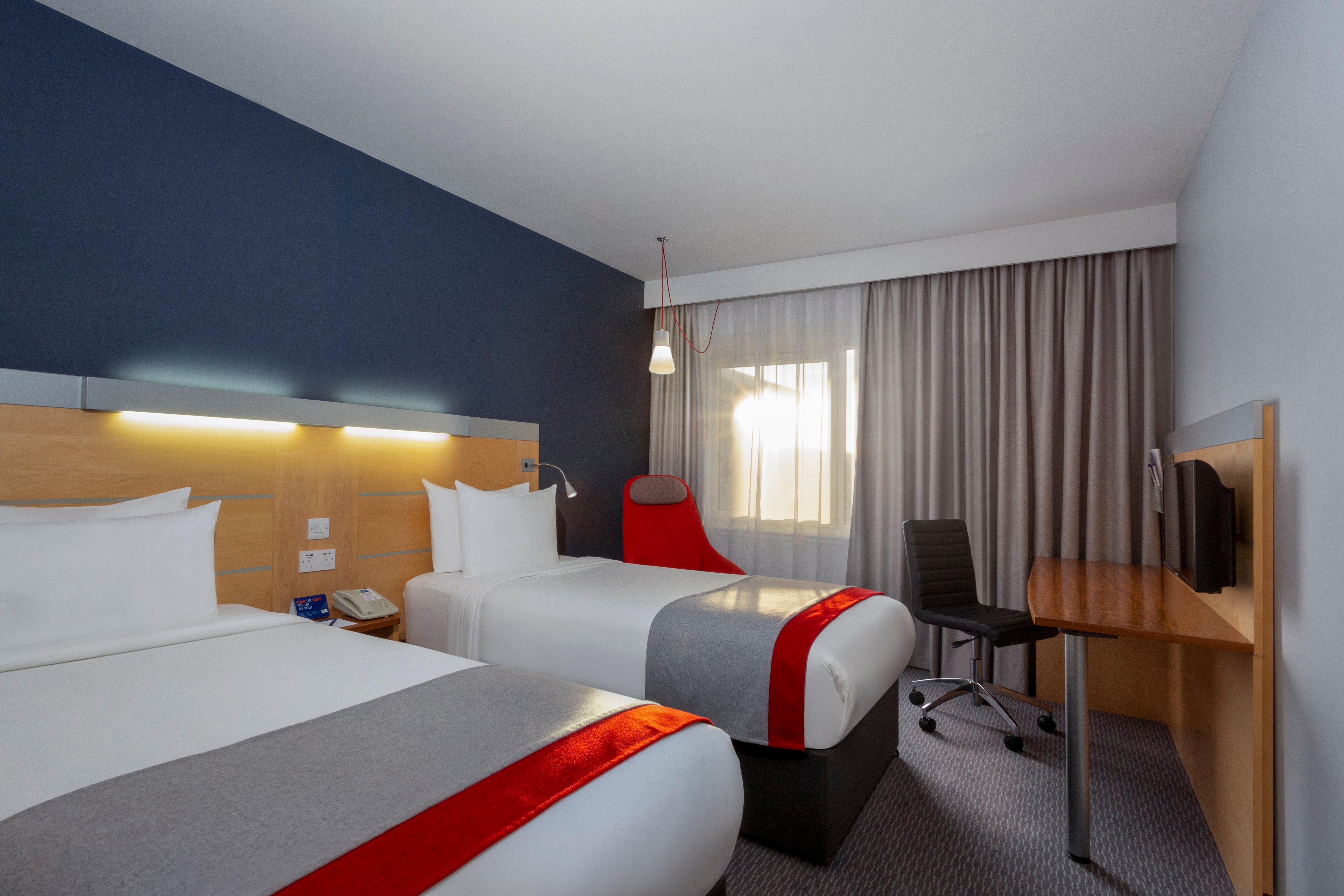 Holiday Inn Express Birmingham Redditch By Ihg Eksteriør billede