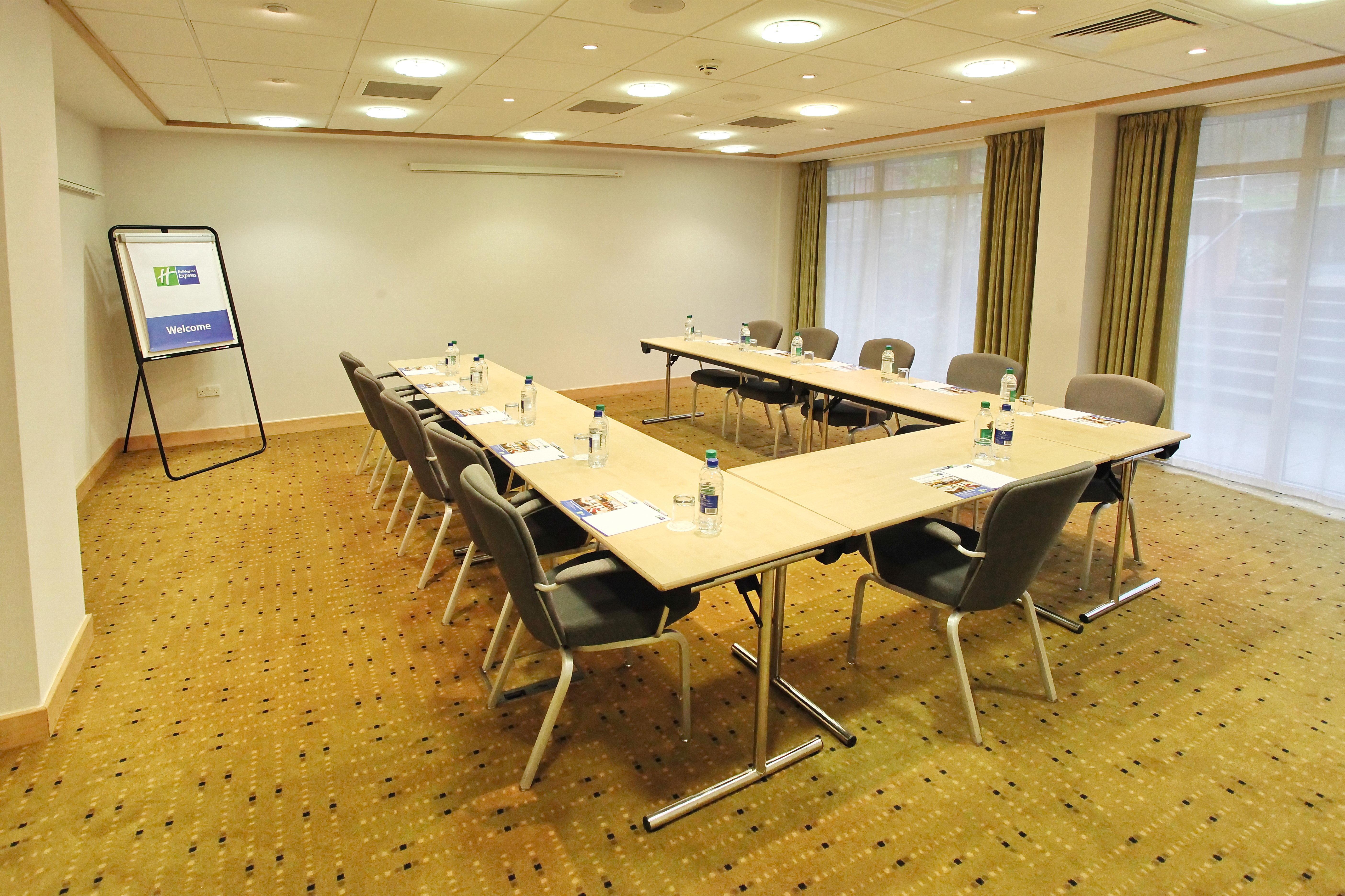 Holiday Inn Express Birmingham Redditch By Ihg Eksteriør billede