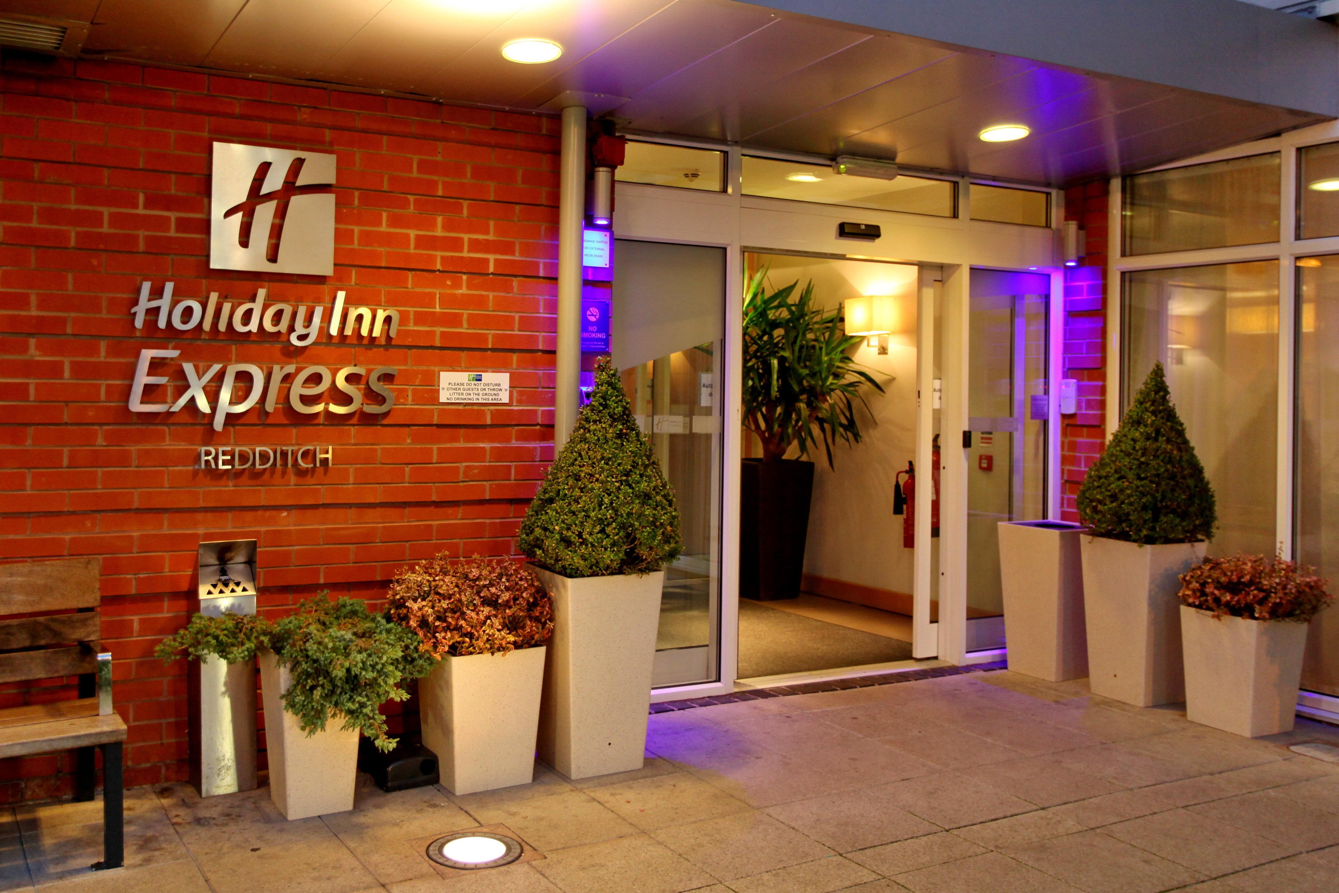 Holiday Inn Express Birmingham Redditch By Ihg Eksteriør billede