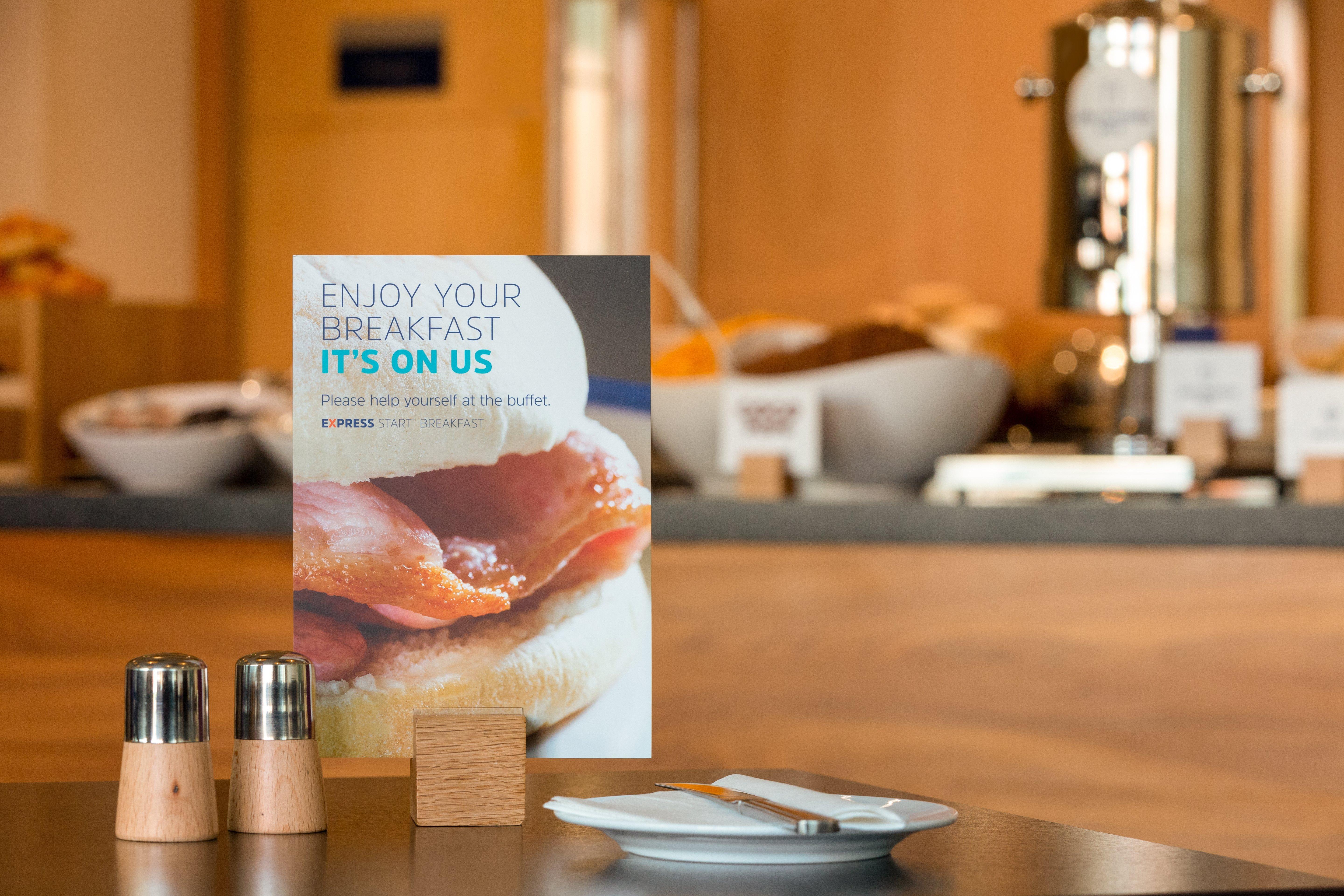 Holiday Inn Express Birmingham Redditch By Ihg Eksteriør billede