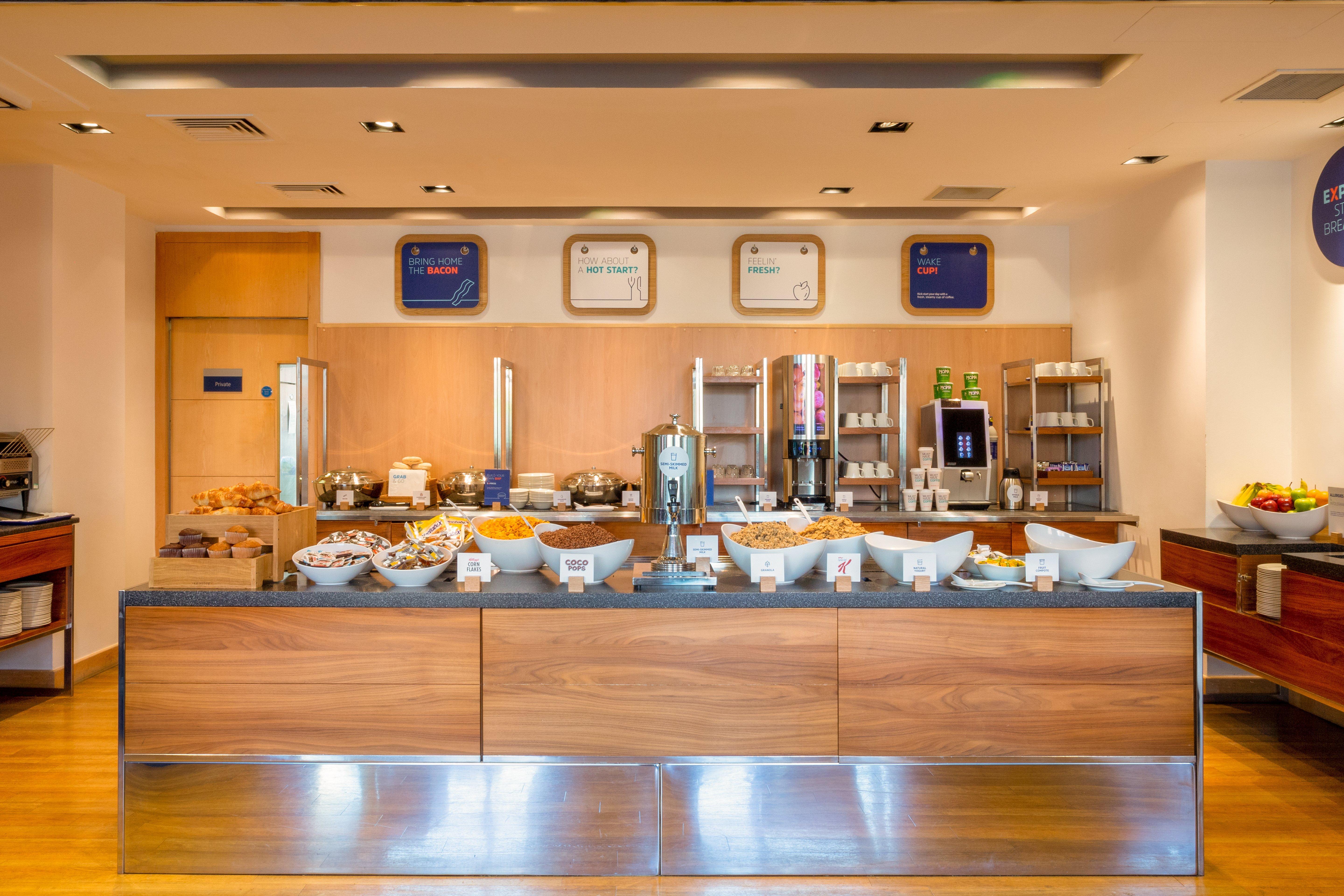 Holiday Inn Express Birmingham Redditch By Ihg Eksteriør billede