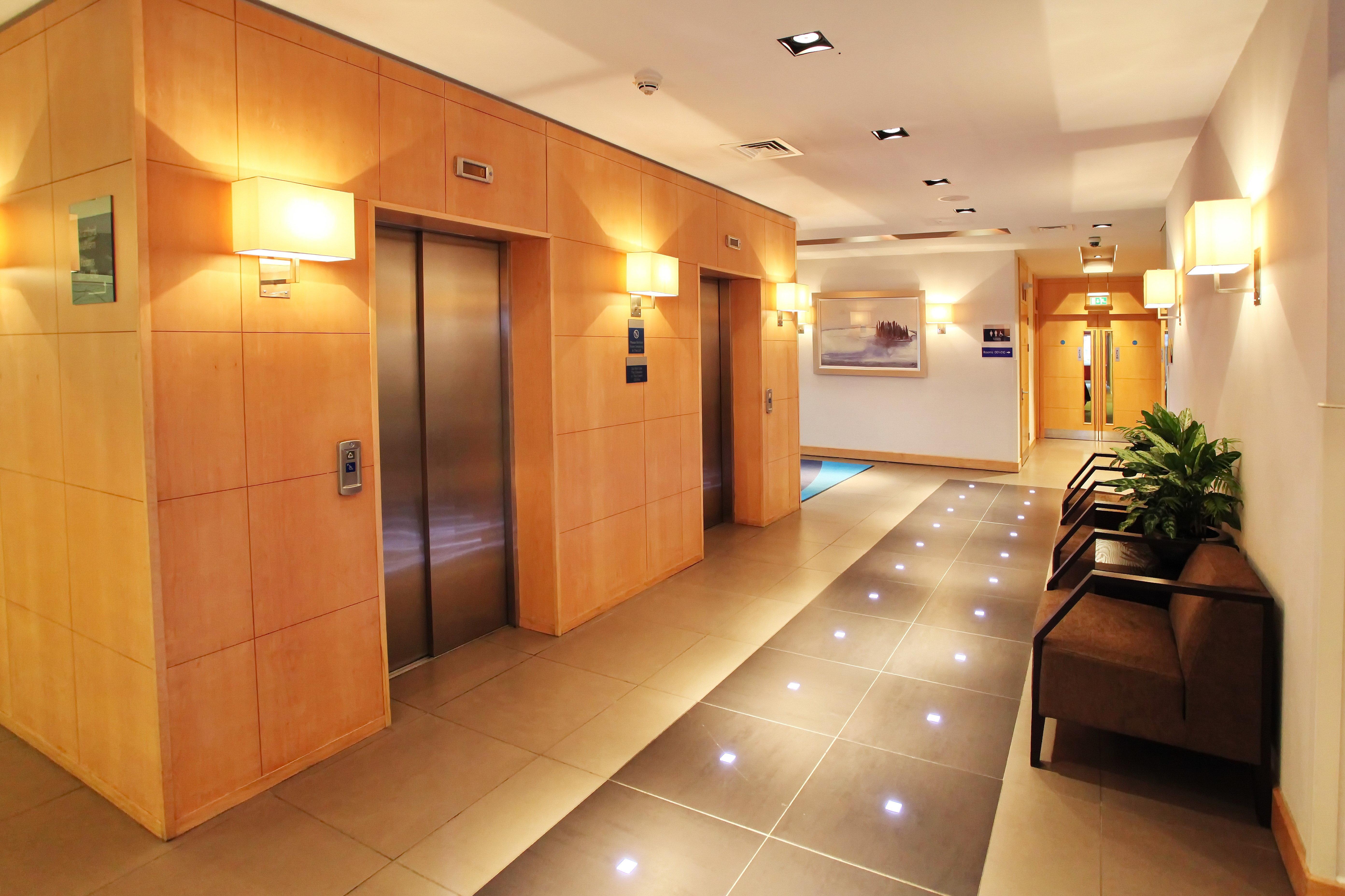 Holiday Inn Express Birmingham Redditch By Ihg Eksteriør billede