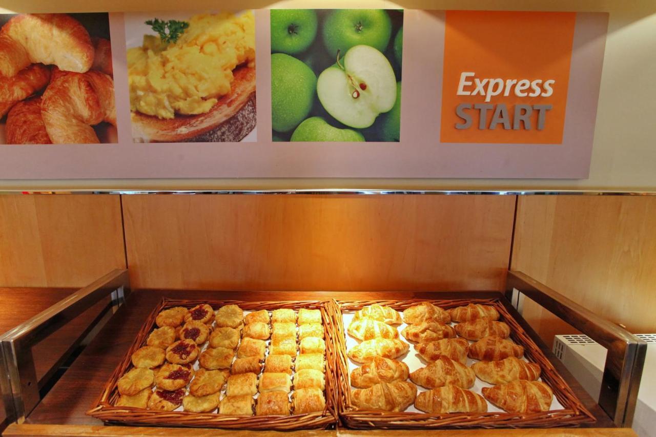 Holiday Inn Express Birmingham Redditch By Ihg Eksteriør billede